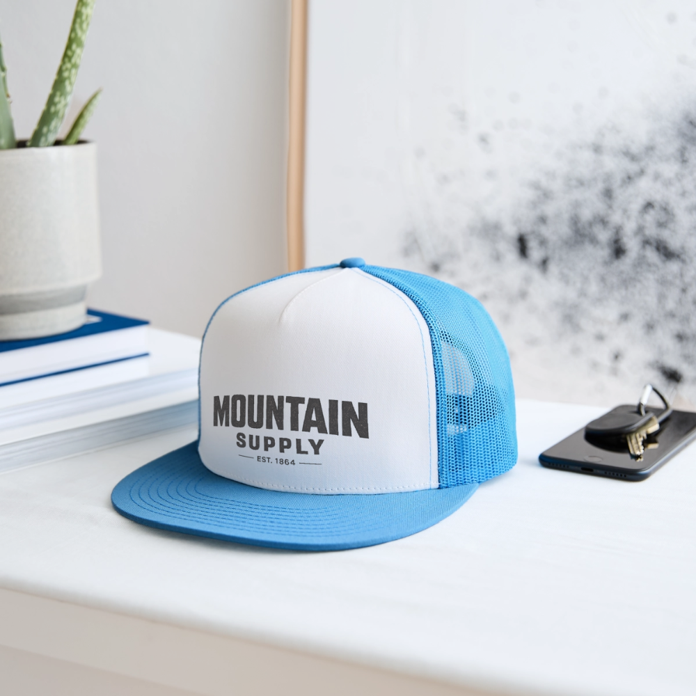 MOUNTAIN SUPPLY™ Tehachapi California Premium Snapback Trucker Hat - white/blue